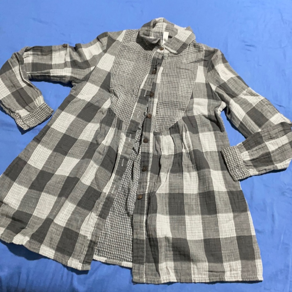 Islander Square long gray blouse